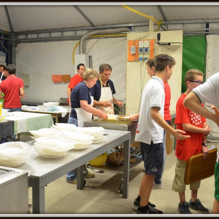 preparazione_festa_oratorio_mag14_10.JPG